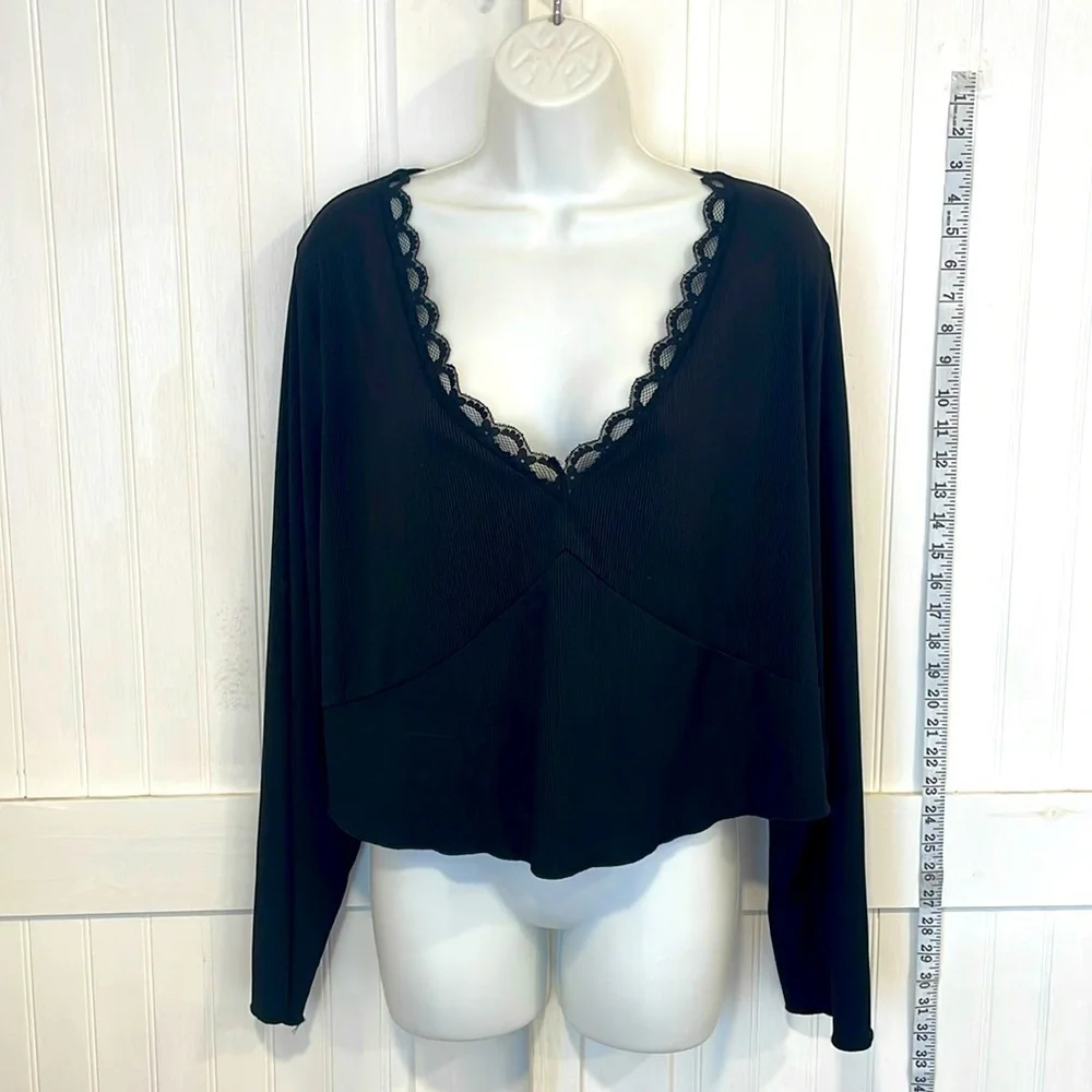 Shein curve black W/lace collar crop 4XL sizes to XL